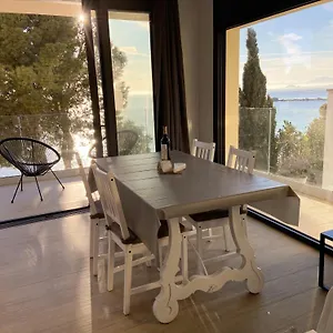 https://veurs-el-mar-almadrava-apartament-15.catalonia-hotels.com